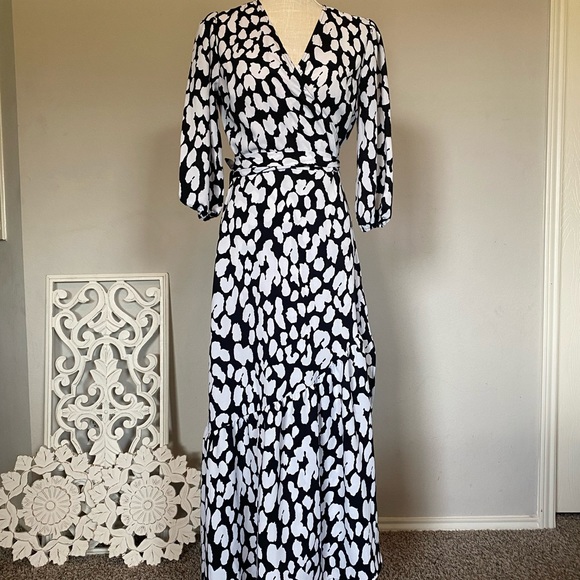 BAR lll dress Black&white maxi wrap dress! In a size small 3/4 sleeve - Picture 4 of 14